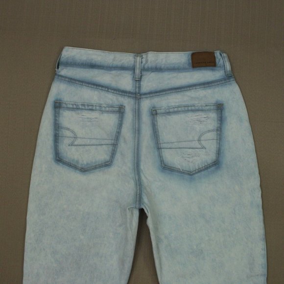 American Eagle High Waist Mom Jeans Women's Size 6 Fray Hem Distressed Denim - Picture 2 of 9